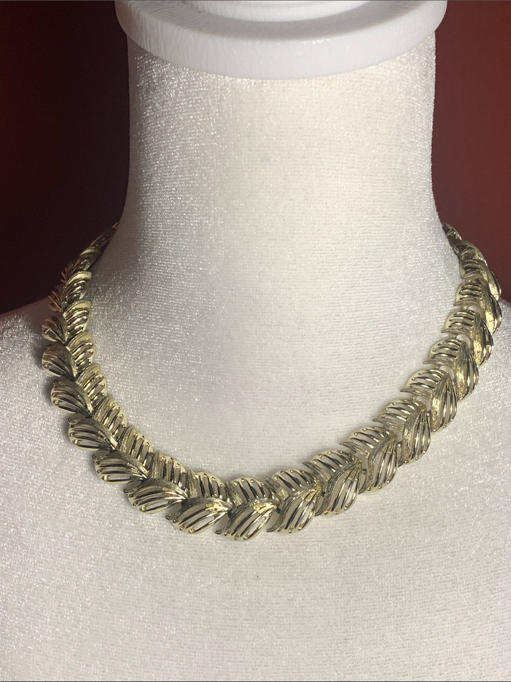 Vintage Elegant Gold Leaf Chain Necklace for Women